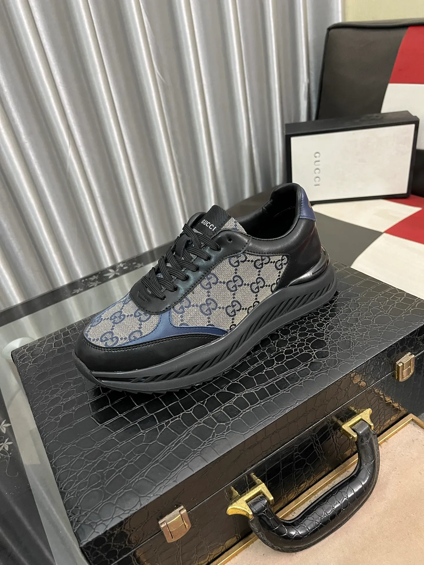 Men's shoes 💰458⌚️⌚️[GUCCI] The latest trendy men's casual shoes, the fabric is made of embossed cowhide imported from Italy, comfortable sheepskin lining + feet, the original outsole is wear-resistant and non-slip, high-level version, size: 38-444️⃣Colors available
